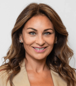 Anna Schneur headshot