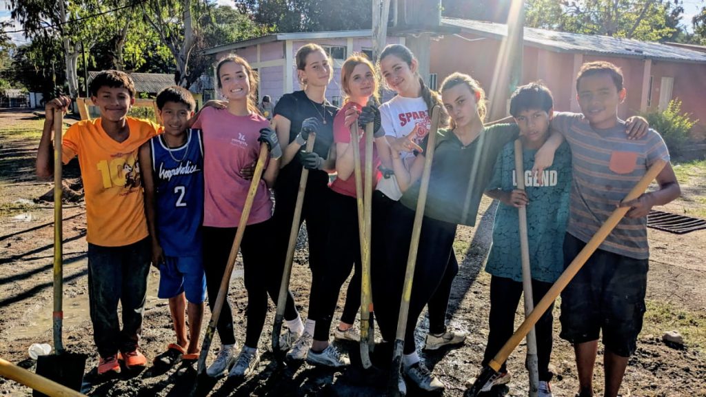 MCDS students on a GATEway trip to Honduras