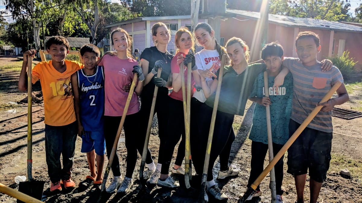 MCDS students on a GATEway trip to Honduras